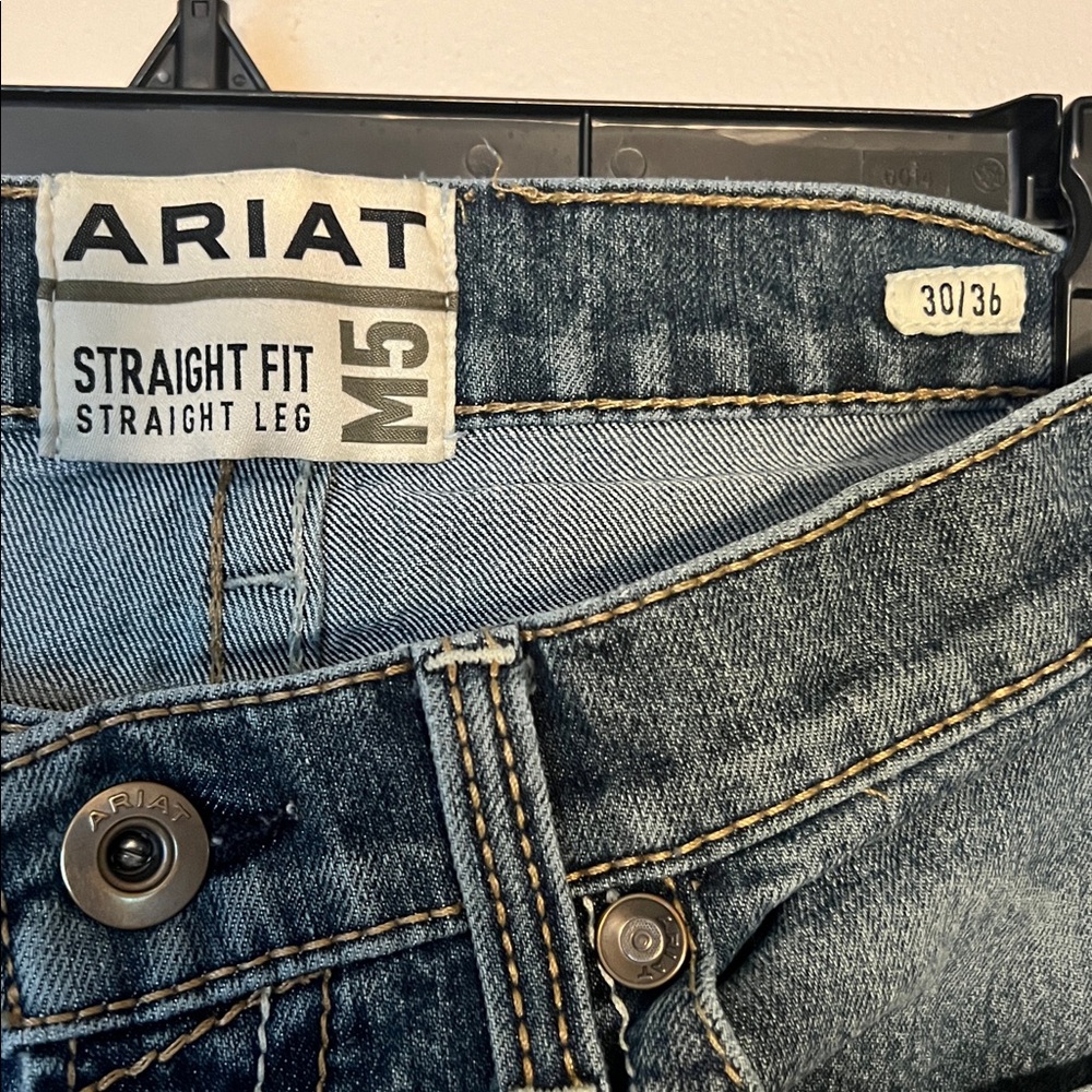 Ariat straight leg jeans 30/36 - Picture 2 of 4